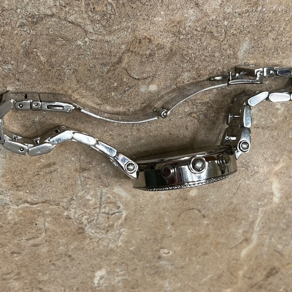 Michael Kors woman’s oversized watch - Picture 3 of 7